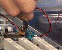 Brancher les diodes du disque dur et de mise sous tension du PC